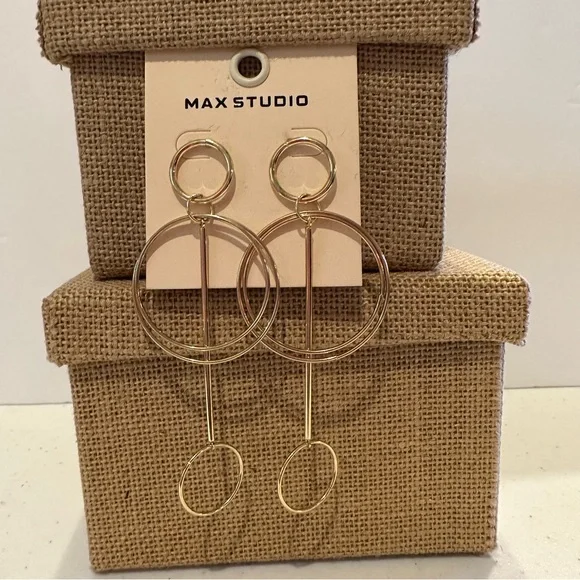 NWT Max Studio Earrings - big gold tone circles - Picture 3 of 7